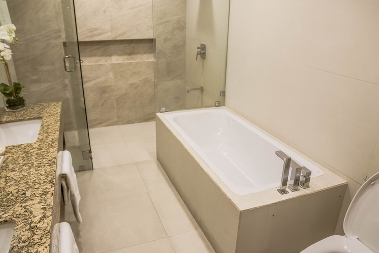 Bathroom 4, La Fiesta Hotel, Iloilo City