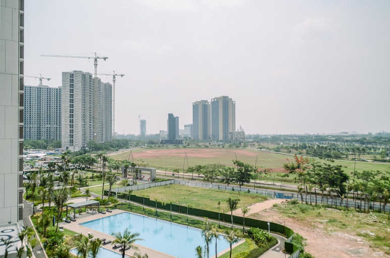 Exterior & Views 4, Comfortable Studio With Pool View At Sky House Bsd Apartment, South Tangerang