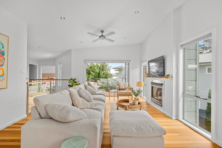 Living area 5, Luxurious 5-bed Home by Avoca Beach, Gosford - East