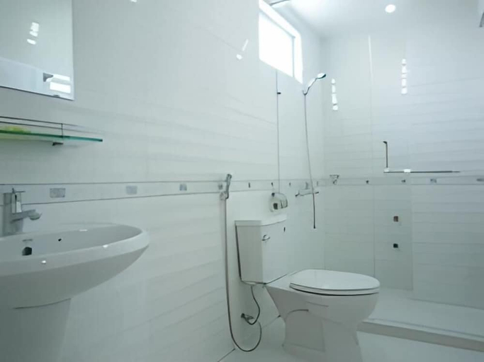 Bathroom, Le Dai Phat Hotel Q6 - by Bay Luxury, District 6