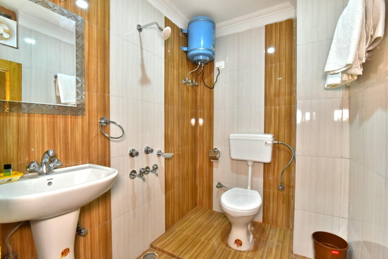 Bathroom, Moon Peak Cottage, Kangra