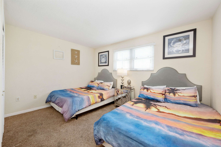 Room 2, 445 Clearwater Hamden, Pinellas