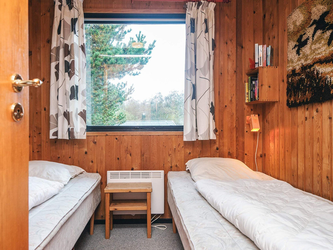 Bedroom 2, 4 Person Holiday Home in Fano, Fanø