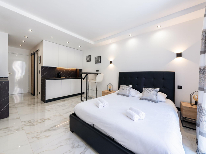 4, Large Studio Apartment With Terrace and sea View, Alpes-Maritimes