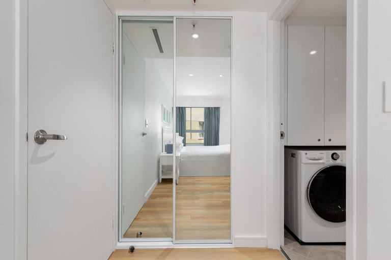 Interior 5, Bright & Spacious 1-bed in Vibrant Sydney, Sydney