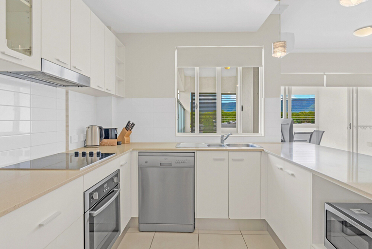 Private kitchen 3, Trinity Beach Retreat With Pool and Scenic Views, Cairns