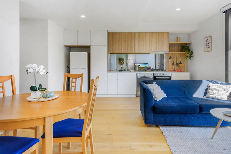 Living room 2, Cosy 1-bed With Private Balcony By Showgrounds, Melbourne