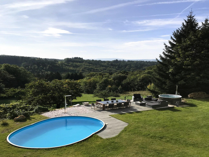 2, Villa in Tanvald near Ski Slopes, Jablonec nad Nisou