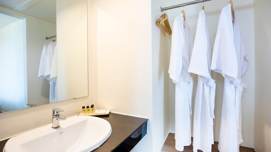Bathroom 4, B2 Mae Sot Boutique & Budget Hotel, Mae Sot