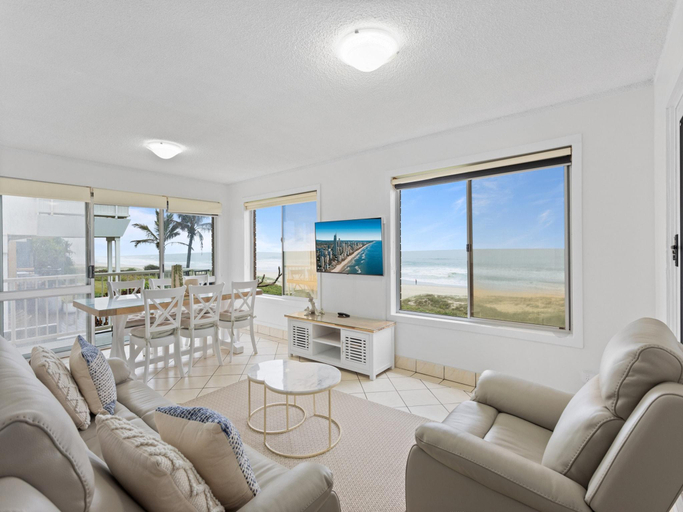 Others 3, Wake to Waves in Spacious 3-Bed Beachfront Unit, Gold Coast