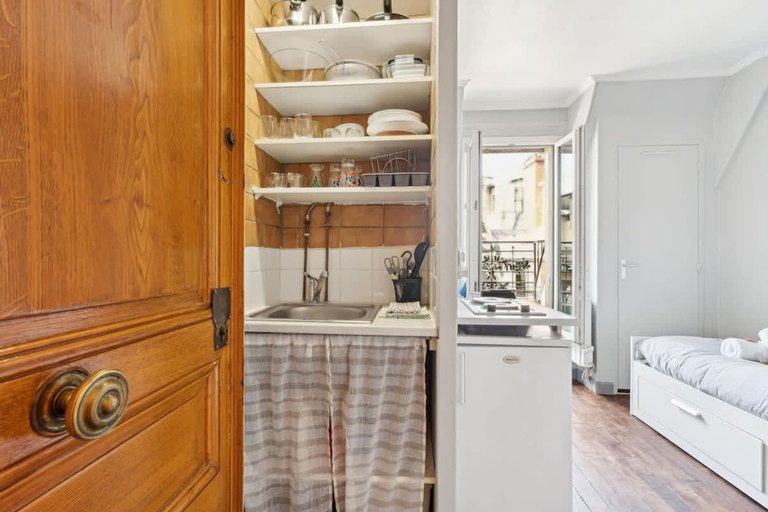 Private kitchenette 2, Charming Studio- Balcony in Montmartre- Mobility, Paris