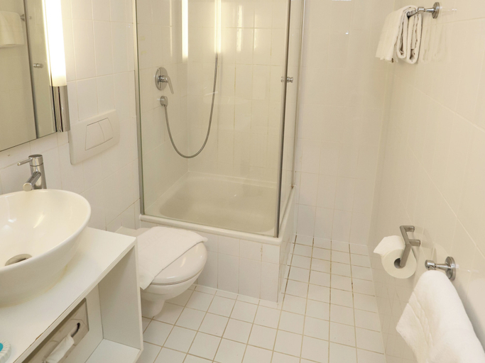 Bathroom 5, Hotel Deutsches Theater Landwehrstraße, München