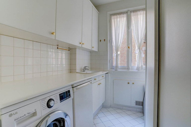 Room 3, Passy Glow 2BR Home in the 16th Arrondissement, Paris