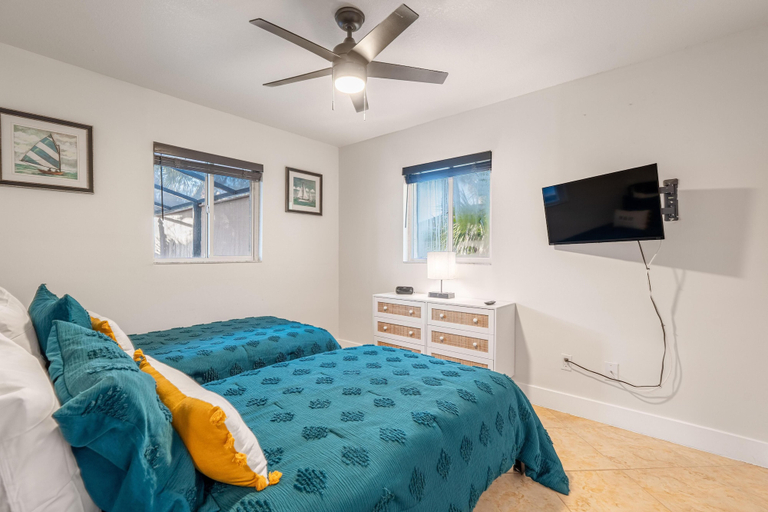Bedroom 3, Happy Daze, Lee