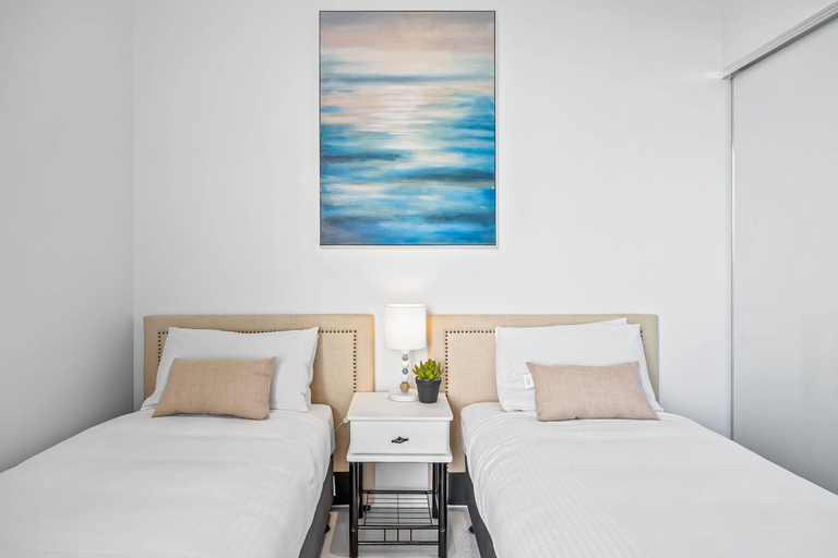 Room 3, Waterfront 2-bed Oasis - Pool, Steam, Jacuzzi, Gym, Caloundra - Kawana