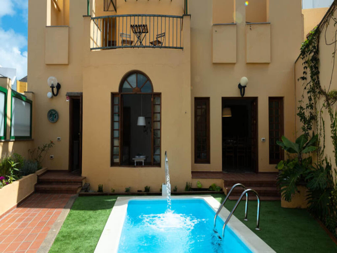 Others 2, The Yellow House - Solarium - Climatized Pool, Las Palmas