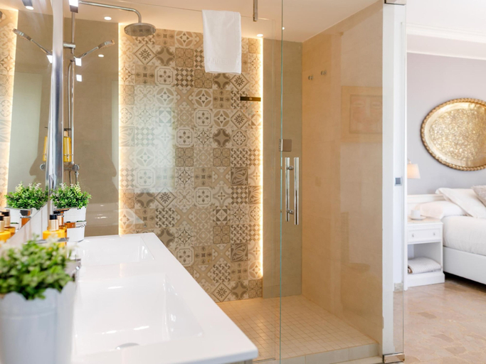 Room 4, Luxurious Villa La Paz Beach Port Aventura Golf, Tarragona
