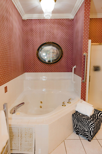 Bathroom 5, Montgomery Inn BnB, Woodford