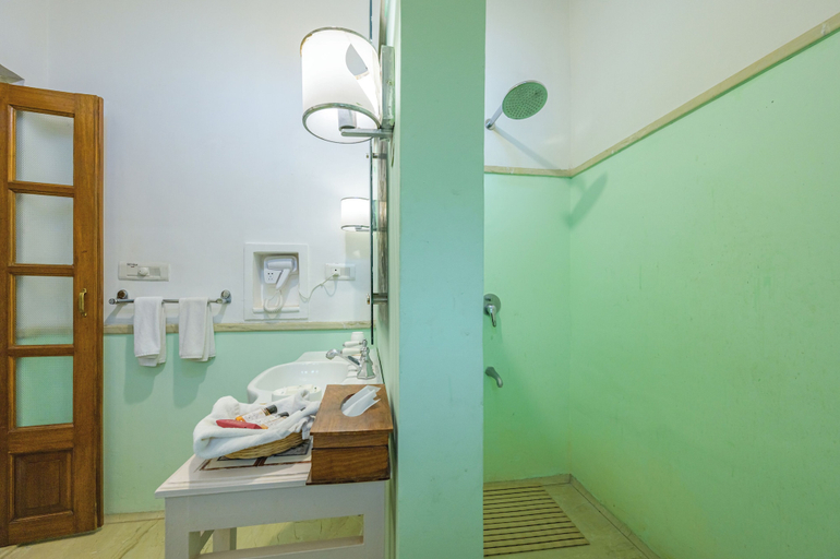 Bathroom 4, Neemrana's - Deo Bagh, Gwalior