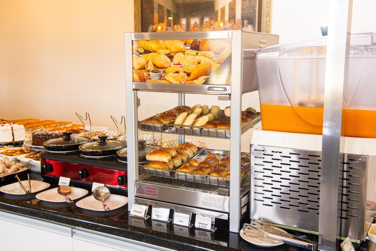 Food & Drinks 5, San Lucas Hotel, Sarandi