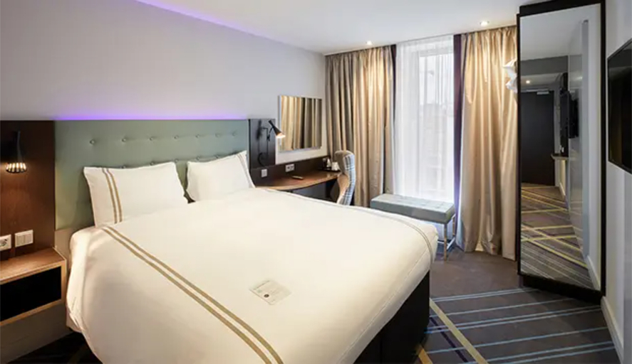 Bedroom 3, Premier Inn Koeln City Mediapark, Köln