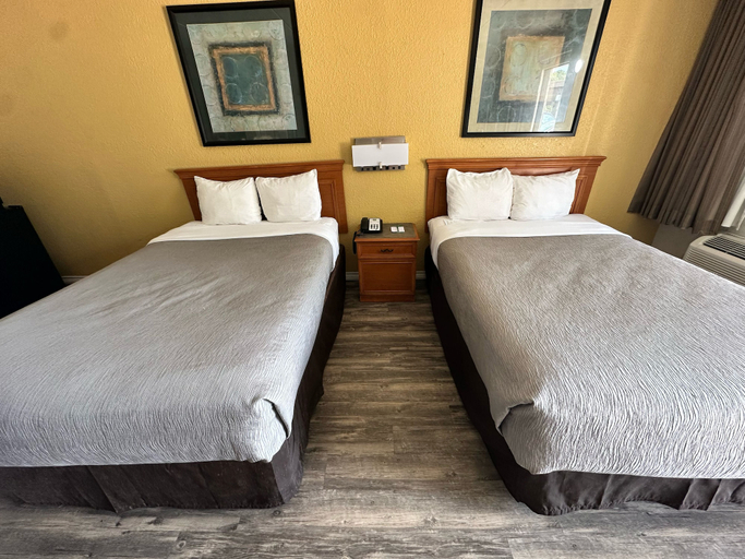 Bedroom 2, Baymont by Wyndham Nacogdoches Near University, Nacogdoches