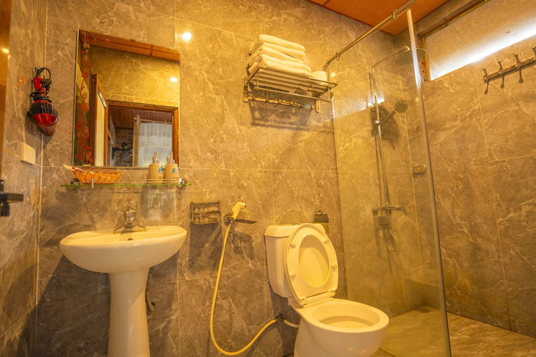 Bathroom, Lotus Field Homestay, Hoa Lư