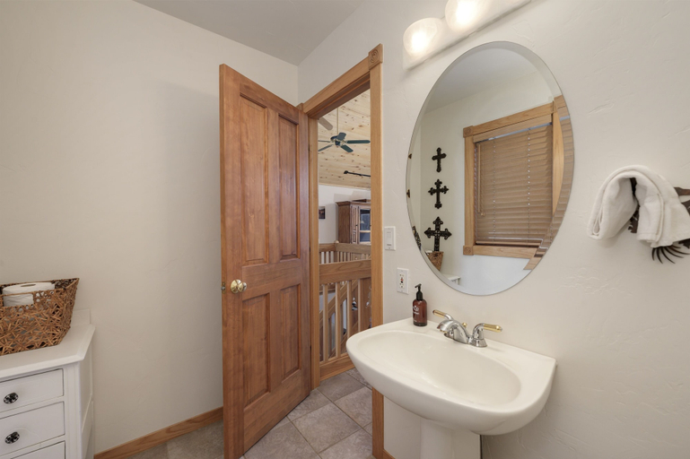 Bathroom 3, Mountain Peak 4 Bedroom Home by RedAwning, Grand