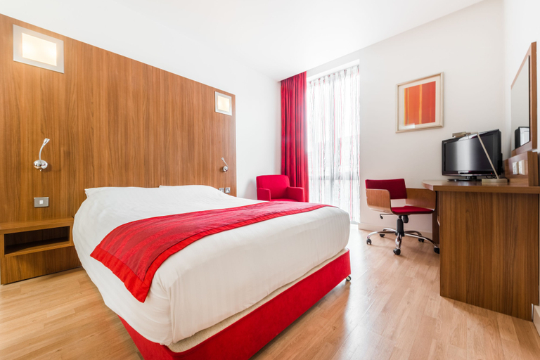 Bedroom 3, Ramada Encore by Wyndham Leicester City Centre, Leicester