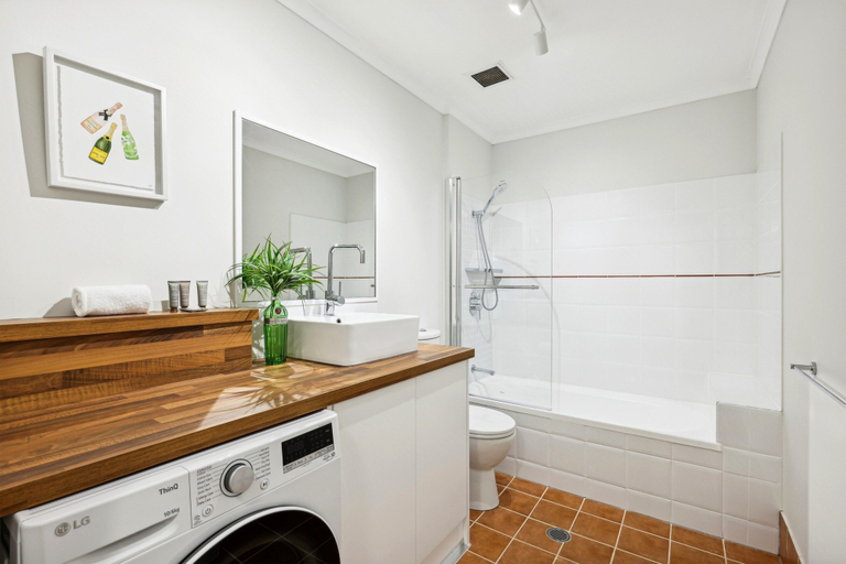 Bathroom, Bright 1-bed With Great Views & Amenities, Fortitude Valley