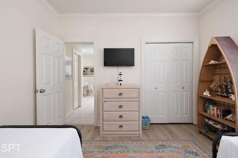 Room 2, Sea Dancer #10 2 Bedroom Condo by RedAwning, Cameron