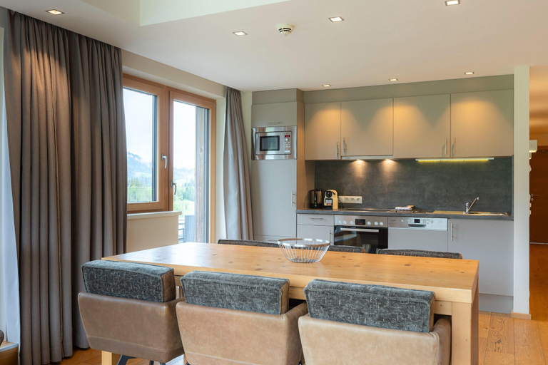 Dining 4, Exclusive Penthouse on the Golf Course, Kitzbühel