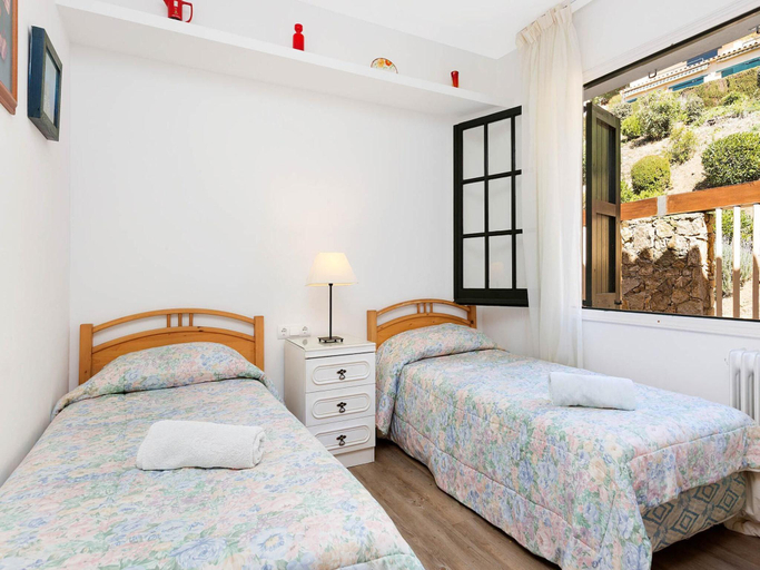 5, Villa with panoramic views of the sea, Girona