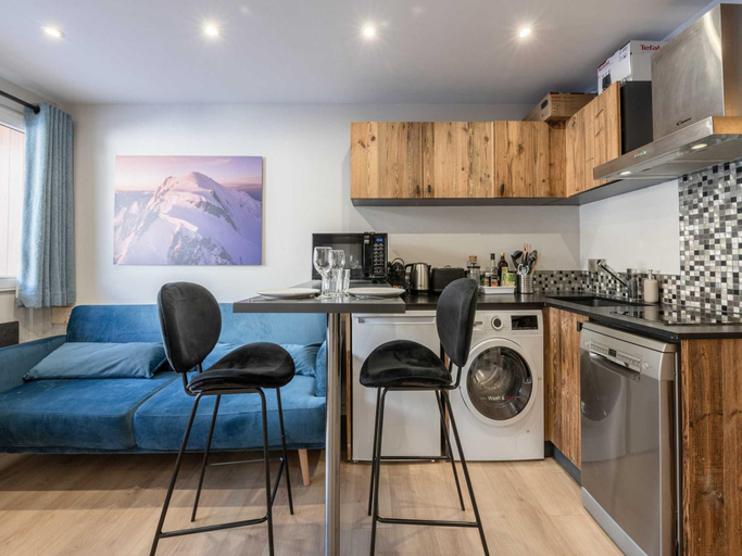 4, bedroom apartment with parking and balcony, Savoie