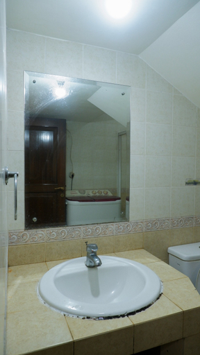 Bathroom 4, Vila Dalia Puncak Nb3/8, Bogor