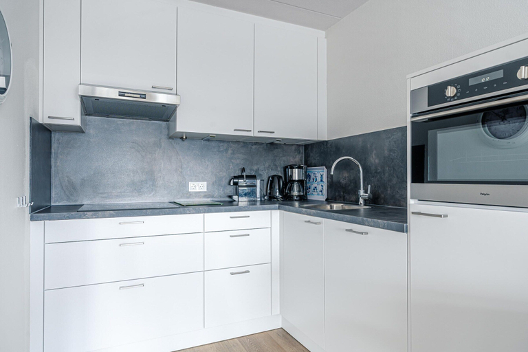Private kitchen 3, 4-person apartment with island view, Texel