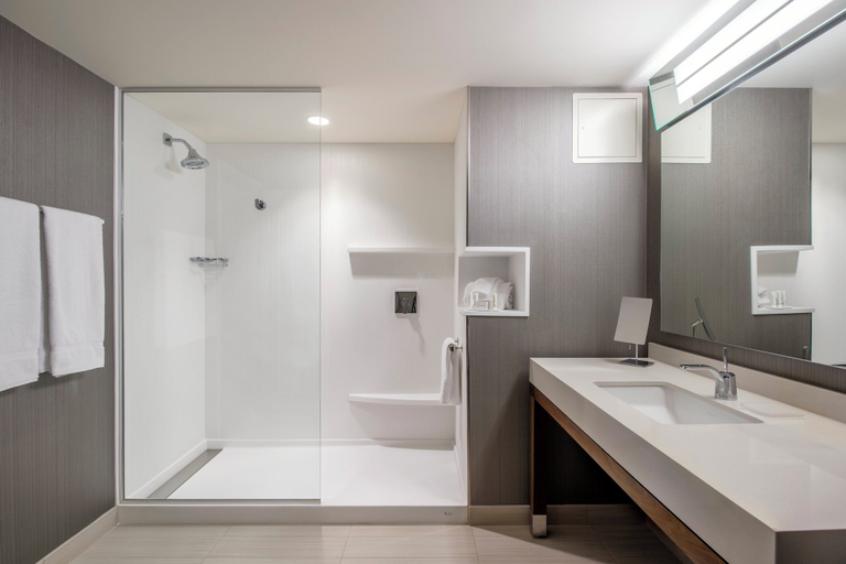 Bathroom 3, Hotel Dene & Conference Centre, Division No. 12