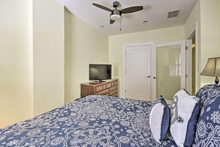 Room 2, Convention Center corporate apartments, Baltimore