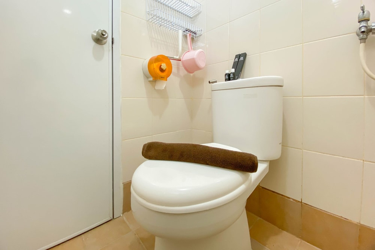 Bathroom 2, Best Modern 2Br At Bassura City Apartment, Jakarta Timur