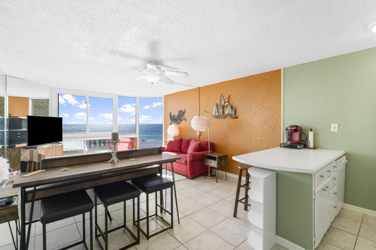 Room 2, Top of the Gulf 421 - Luxury Beach View Condo, Bay