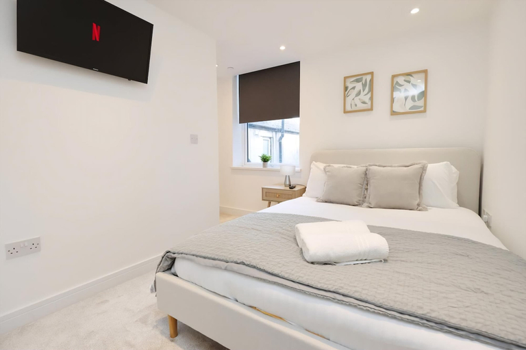Exterior 2, Modern & Cosy 2 Bed Flat in Charming Roath, Cardiff