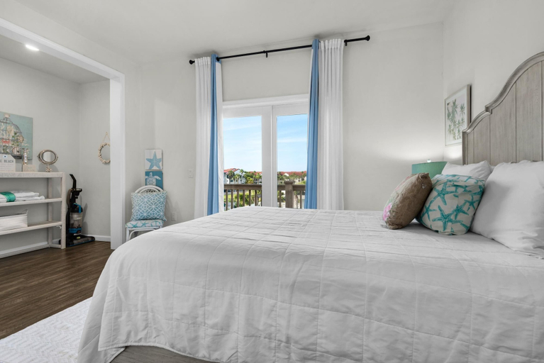 Room 2, Sea La Vie, Escambia