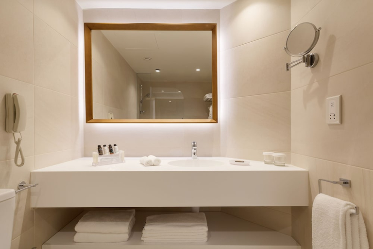 Bathroom 4, St Raphael Resort and Marina