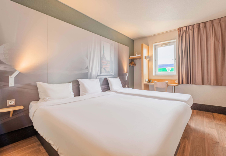 Bedroom 2, B&B Hotel Mulhouse Ile Napoleon, Haut-Rhin