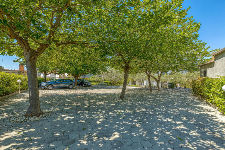 Others 3, Island Resort Mihaela, Okrug