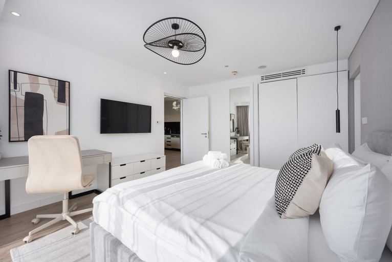 Room 5, Grand Stay in This 1 Bedroom Flat That Sleeps 4, Dubai