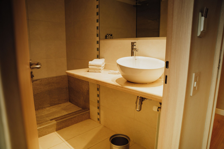 Bathroom 4, Las Lengas Hotel, Ushuaia