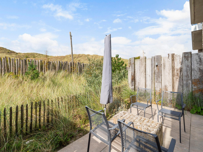3, Inviting apartment with a garden, Zijpe