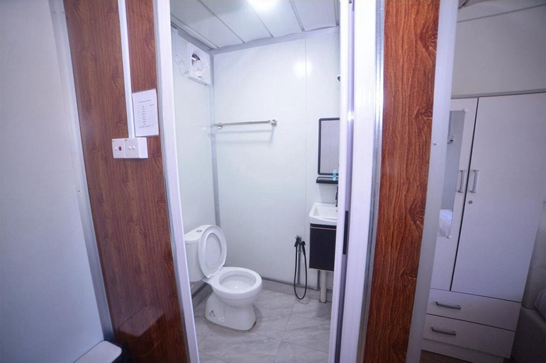 Bathroom 3, Capital O 91243 Bee Good Chalet, Yan