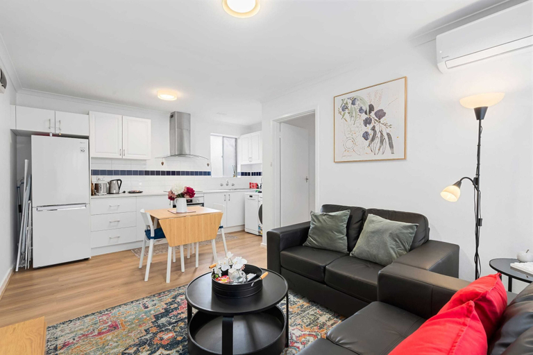 Dining, Comfortable 1-bed Retreat Near Canberra City, Canberra